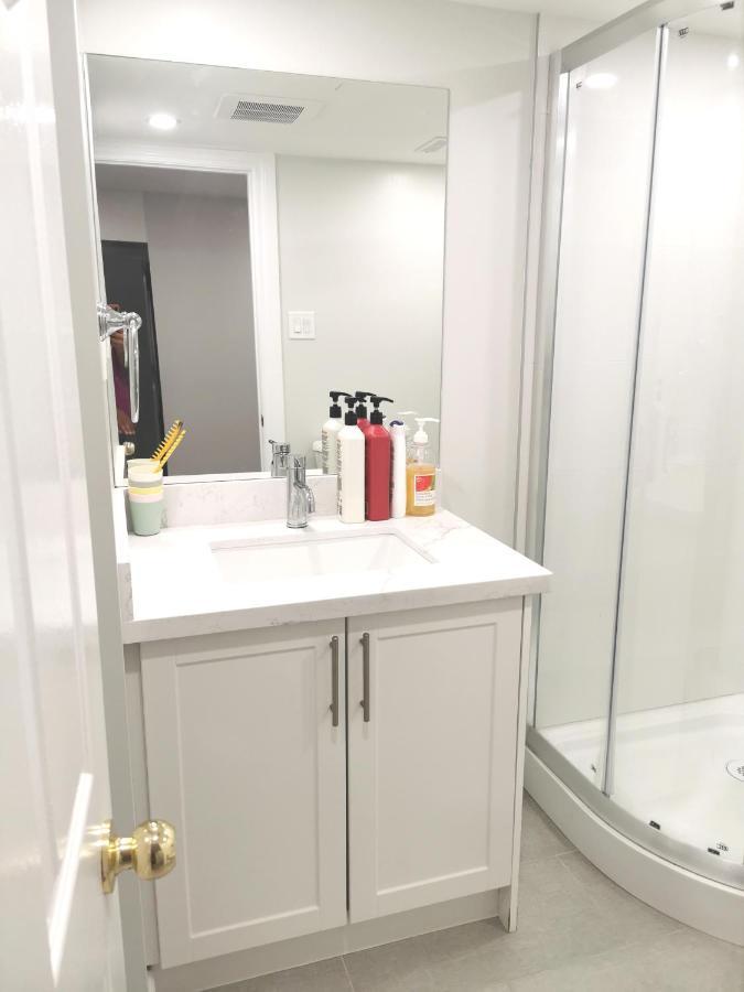 מיסיסאוגה Perfect Location Comfort Private House Lower Level 2 Bedroom Unit מראה חיצוני תמונה